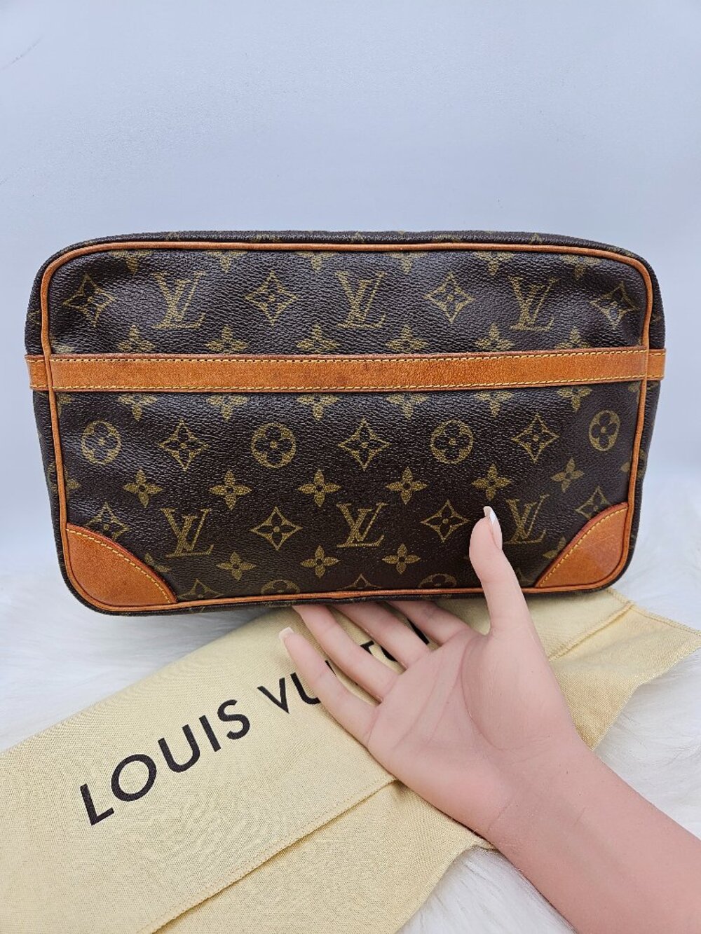 Louis Vuitton Compiègne 28 Clutch Bag